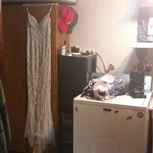 SIZE 6 Lulu's gown Golden